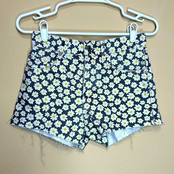 Zara Daisy Floral High Waist Denim Shorts Button Fly Size 0 Coastal Resort - Picture 2 of 9